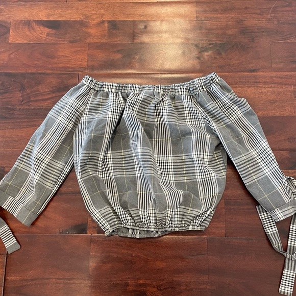 off the shoulder blouse - Picture 1 of 2